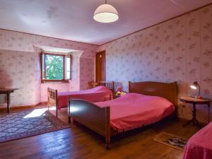 Maisons de vacances Cozy Holiday Home in Oradour with Private Garden : photos des chambres