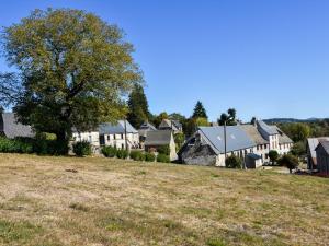 Maisons de vacances Cozy Holiday Home in Oradour with Private Garden : photos des chambres