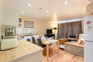 Stylish and Homely 4 Bedroom Home in East London