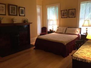 Deluxe Queen Room room in Lehmann House Bed & Breakfast