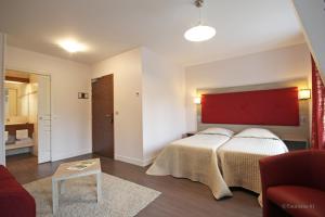 Hotels Logis Hotel De France : photos des chambres