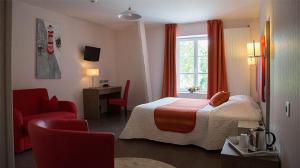 Hotels Logis Hotel De France : Chambre Quadruple