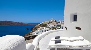 Amaya Selection of Villas Santorini Greece