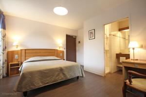 Hotels Logis Hotel De France : photos des chambres