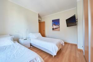 Algarve Oceanfront Luxury Apartment w Pool