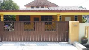 IsMa Lumut Homestay - Kampong Tebing Rabak