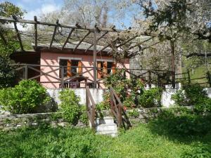 LA PETITE MAISON DANS LA FORET Pelion Greece