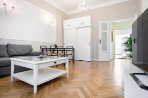 Zwierzyniecka Old Town Apartments by Otium