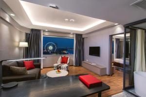 Ramada Plaza by Wyndham Bangkok Menam Riverside