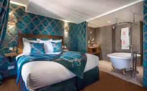 Prestige Double Room room in Le Temple De Jeanne