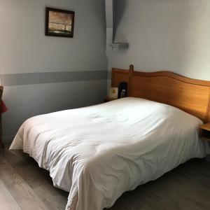 Hotels Logis Le Normandie : photos des chambres