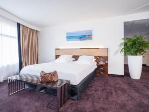 Presidential Suite with Harbour View room in Westotel Le Pouliguen