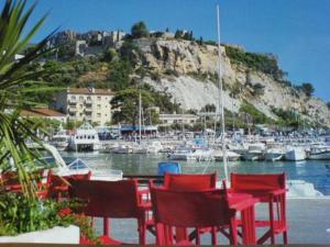 Appartements LE BELLEVUE Location GRAND CONFORT a Cassis : photos des chambres