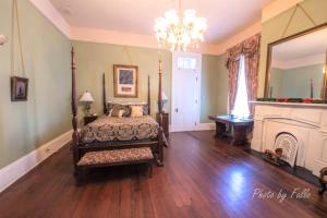 Deluxe Queen Room - 5634909  room in Edgar Degas House Historic Home and Museum