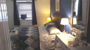 Blueberry Two Bedroom Suite for 1, 2 or 3 people