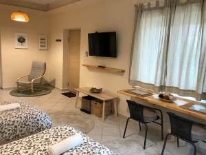 Flight Apartments Airport by Airstay