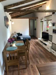 Tulipán Apartman - 上塔尔卡尼