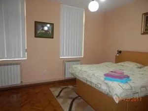 Apartament la casa (2 camere) - Labaşinţ