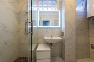 Let it be Vienna U1, U2, U4 Karlsplatz Oper