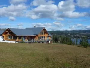 Little Black Bear Lodge/B&B - Seventy Mile