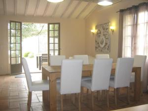 Villages vacances Les Garrigues de la Vallee des Baux : photos des chambres