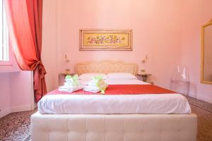 Classic Double Room room in Trastevere Royal Suite Trilussa