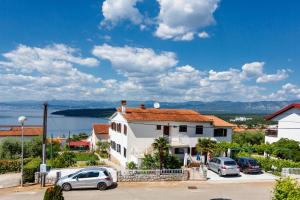 Apartment Karabaic by El-Pi Tours - 3hvězdičkové hotely ve městě Njivice