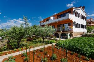 Apartment Karabaic by El-Pi Tours
