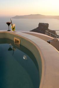 Pearl on the Cliff Hotel & Suites Santorini Greece