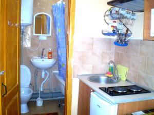 НЕБОЛЬШАЯ 2 комн квартира центр Николаева Соборная-Макарова Макдональдс 4 дивана 2 этаж Wi-Fi