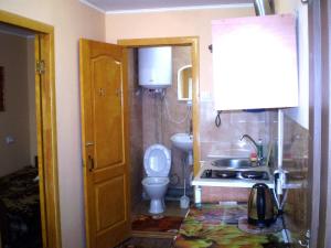 НЕБОЛЬШАЯ 2 комн квартира центр Николаева Соборная-Макарова Макдональдс 4 дивана 2 этаж Wi-Fi