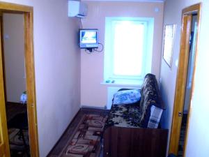 НЕБОЛЬШАЯ 2 комн квартира центр Николаева Соборная-Макарова Макдональдс 4 дивана 2 этаж Wi-Fi