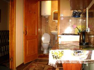 НЕБОЛЬШАЯ 2 комн квартира центр Николаева Соборная-Макарова Макдональдс 4 дивана 2 этаж Wi-Fi