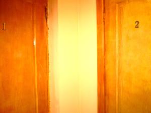 НЕБОЛЬШАЯ СТУДИЯ центр Николаева на Соборной-Макарова Макдональдс диван и кресло 2 этаж Wi-Fi