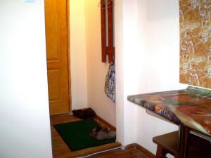 НЕБОЛЬШАЯ СТУДИЯ центр Николаева на Соборной-Макарова Макдональдс диван и кресло 2 этаж Wi-Fi