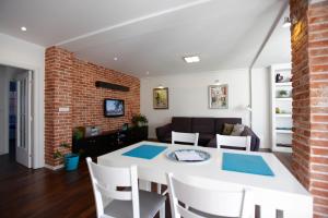 BRICK APARTMENT ON MACEDONIA PEDESTRIAN STREET