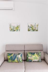 Deluxe Apartment. 50 meters Beach