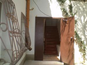 НЕБОЛЬШАЯ 2 комн квартира центр Николаева Соборная-Макарова Макдональдс 4 дивана 2 этаж Wi-Fi