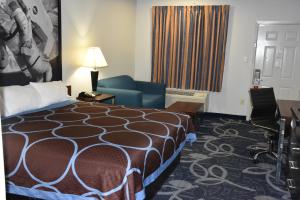 Deluxe King Room - Non-Smoking room in Super 8 by Wyndham Houston Hobby Airport South