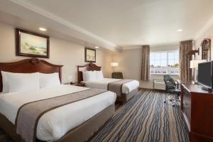 Queen Room with Two Queen Beds - Non-Smoking room in Days Inn by Wyndham Eureka CA