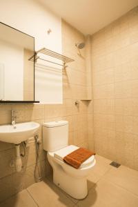 HOTEL CIQ, JALAN TRUS