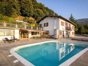 Gorgeous Mansion in Pisogne with Private Swimming  - AbcAlberghi.com
