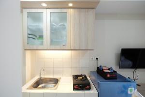 Minimalist Studio Room at The Springlake Apartment Sumarecon Bekasi By Travelio