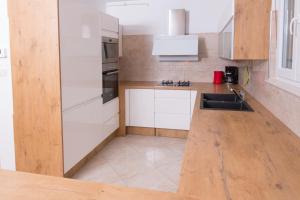 Deluxe Apartment with private Pool - 100m from the sea