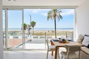 Sunny Beachfront Escape - Les Botigues de Sitges 