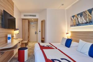 Hotels Hotel Club Le Plein Sud Vacances Bleues : photos des chambres