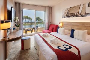 Hotels Hotel Club Le Plein Sud Vacances Bleues : Chambre Triple - Vue sur Mer