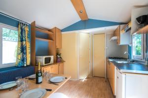 Campings Camping La Pinede Enchantee : photos des chambres