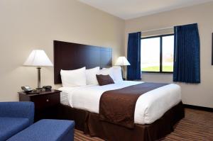 King Room room in Cobblestone Inn & Suites - Manning