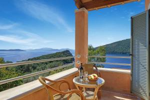 Syvota Villa Sleeps 8 Pool Air Con WiFi Lefkada Greece